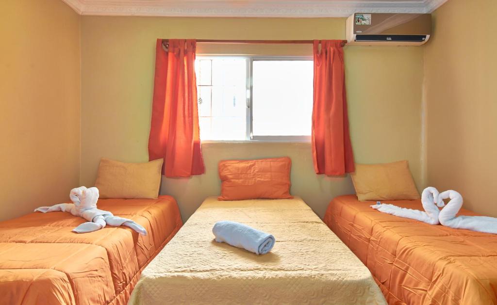 Corales del Sur Apartment | 1-Bedroom Apartment with 3 Single Beds Near SDQ Airport Fast Wi-Fi Free Pa