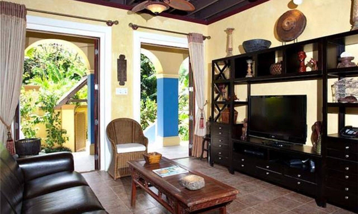 Ocho Rios House | 1 bedroom Seaside Cottage - Pool/Beach/Wifi/Restaurant/House keeping HCS