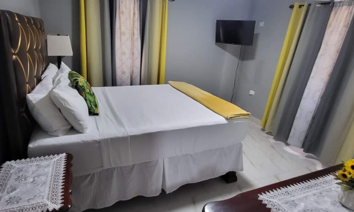 Runaway Bay House | 1 Bedroom Suite (with Pool view &Private Balcony)