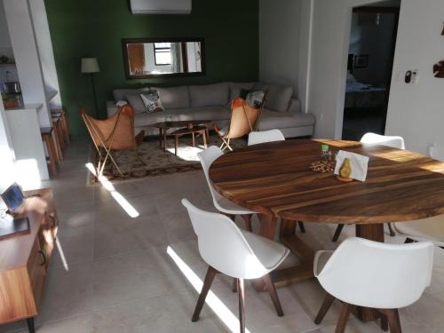 Dangriga House | 14 Cedar A