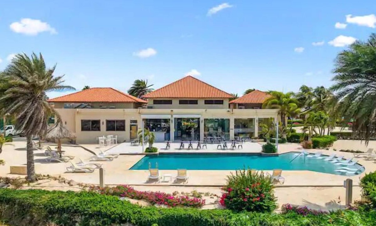 Gold Coast Condo | 1BR Gold Coast Pools Tennis Gym Security