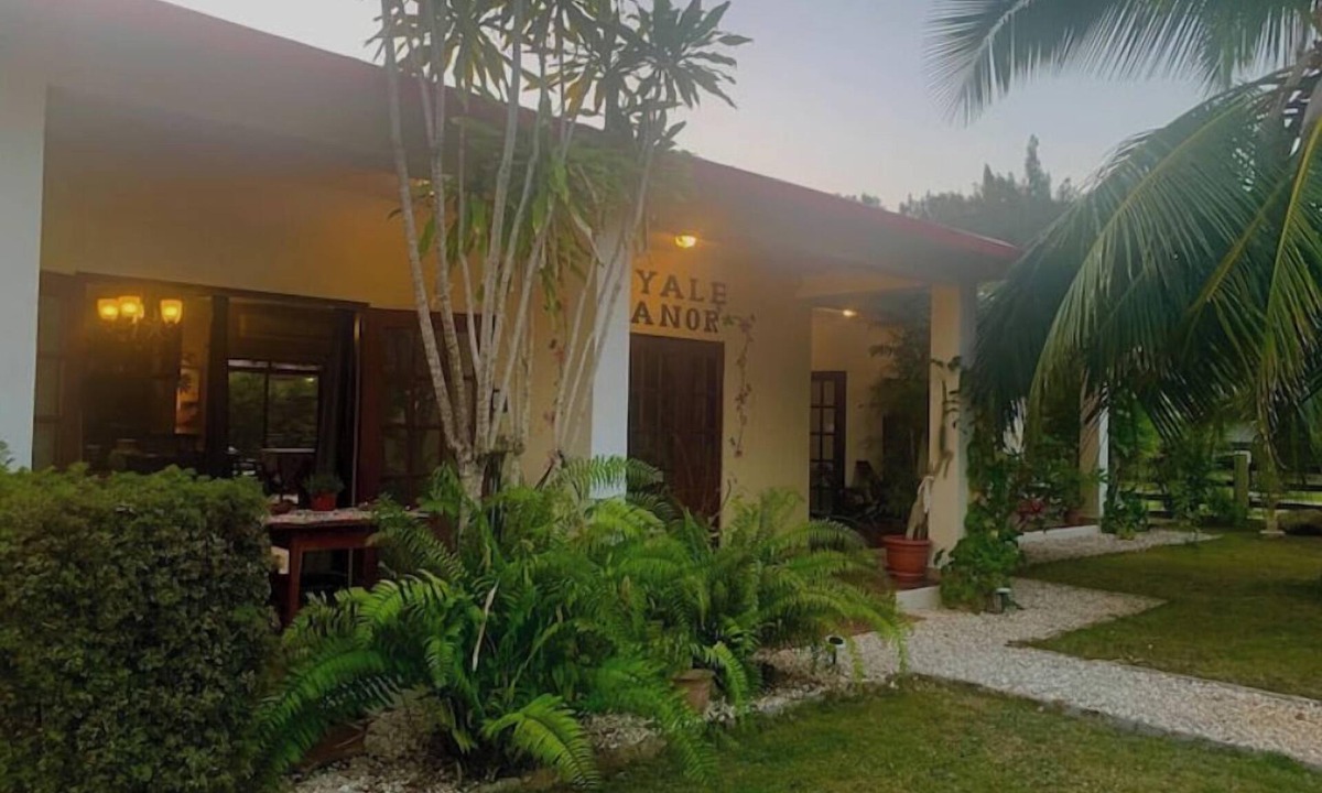 Corozal Cottage | 2 BD Villa, King, Queen, Kitchen, Pool, Fishing, BTB Approved, Quiet, on Ocean