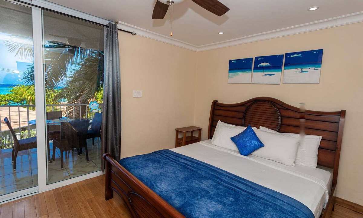 Montego Bay Apartment | 2 Bedroom 2 Bathroom Modern Ocean View Central Location Apartment