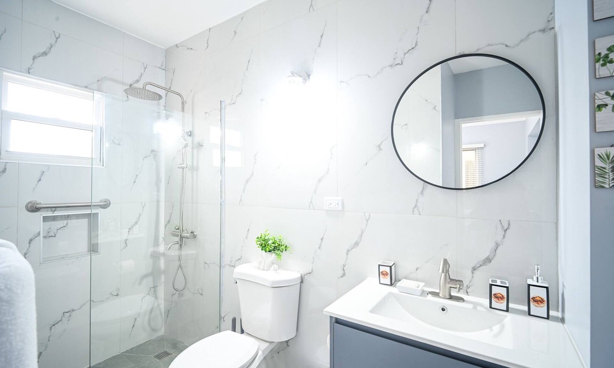 Eden Gardens Apartment | 2-bedroom apartment in New Kingston with cool AC breeze- Château de Luxe
