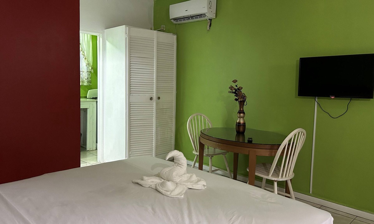 Rodney Bay Hotel | 2-Bedroom Suites & Other Cozy Rooms