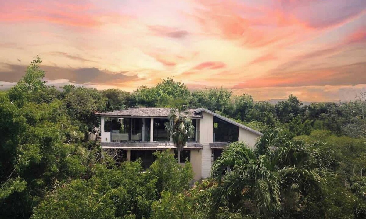 West End House | 2026 Special! New Designer Villa on top of Negril!