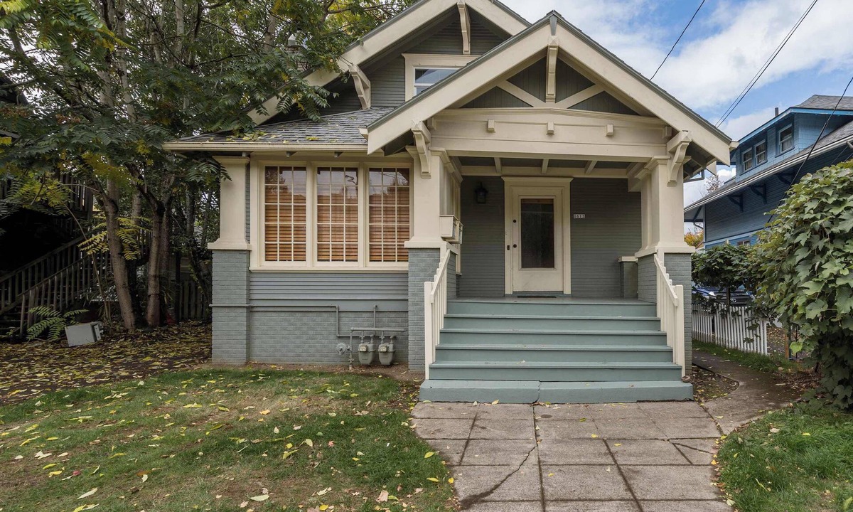 Richmond House | 2BR/1BA Remodeled Duplex Heart of Hawthorne