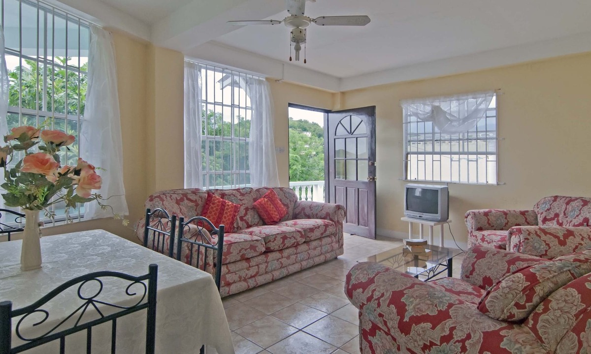 Westerhall Apartment | 3-Bedroom Family Apartment with Air-conditioning
