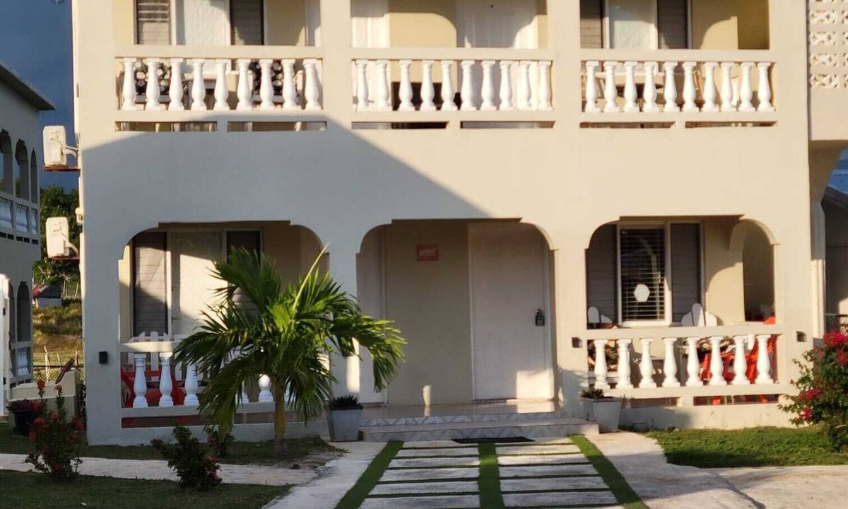 Treasure Beach House | 3-bedroom house in superb Treasure Beach with a view of the Ocean