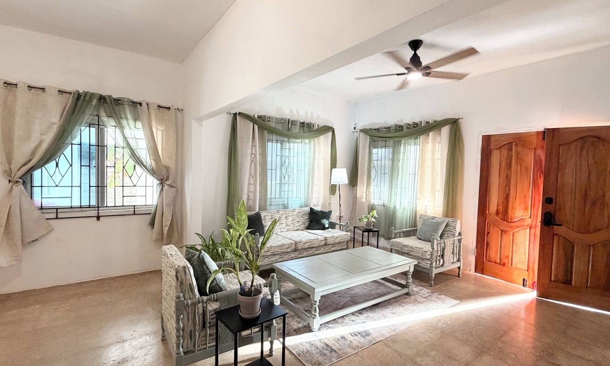 Moore Town House | 3-bedroom ocean front bungalow in delightful Long Bay, Portland w AC ,Ocean View