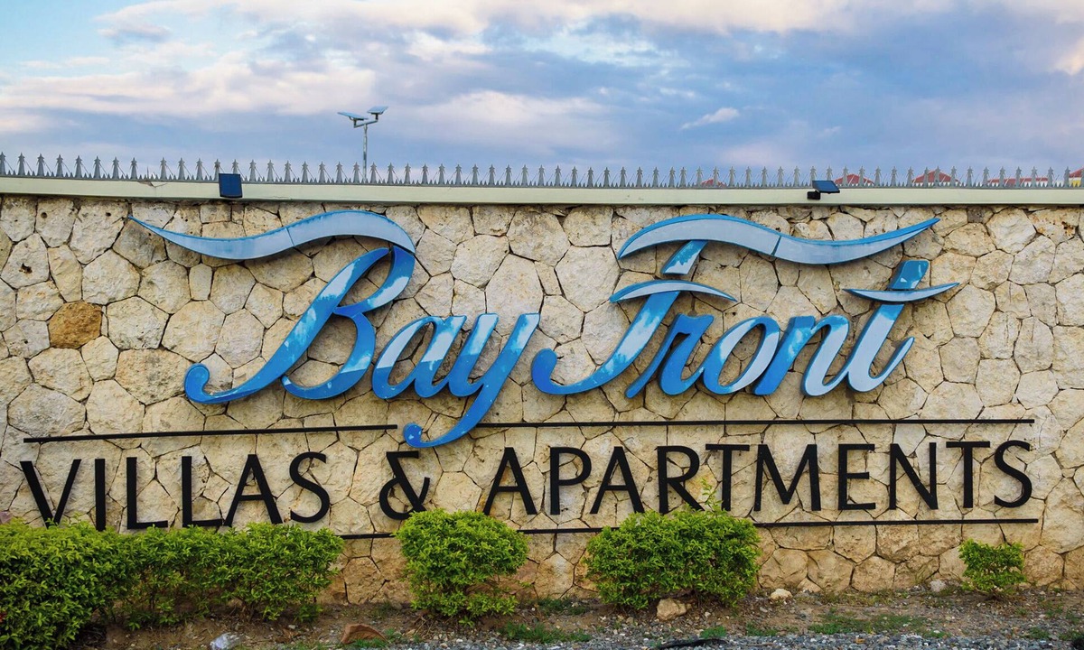 Portmore Apartment | 3-bedroom penthouse in Portmore. Pool and beach access. Centrally located