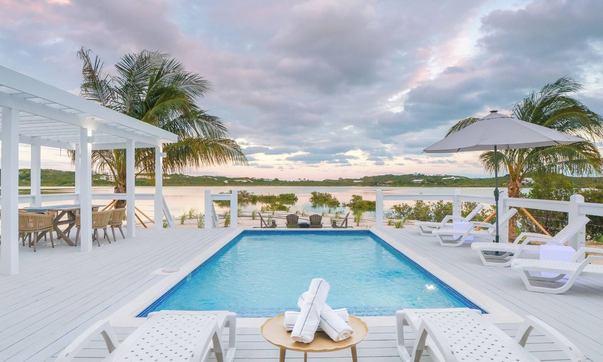 Cooper Jack Bay Settlement Villa | 3-bedroom villa in Providenciales overlooking Turtle Lake