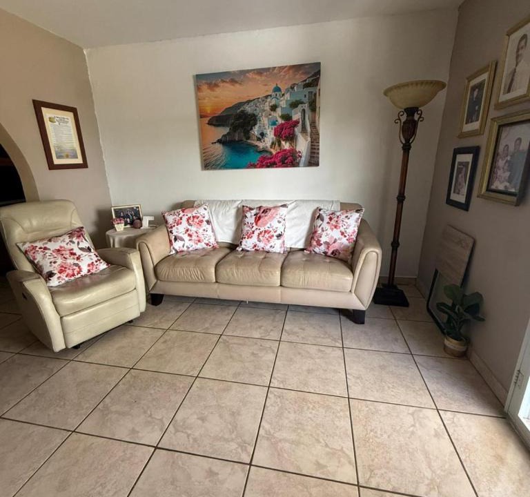 Valenciano Abajo House | 3BR Island Family Retreat