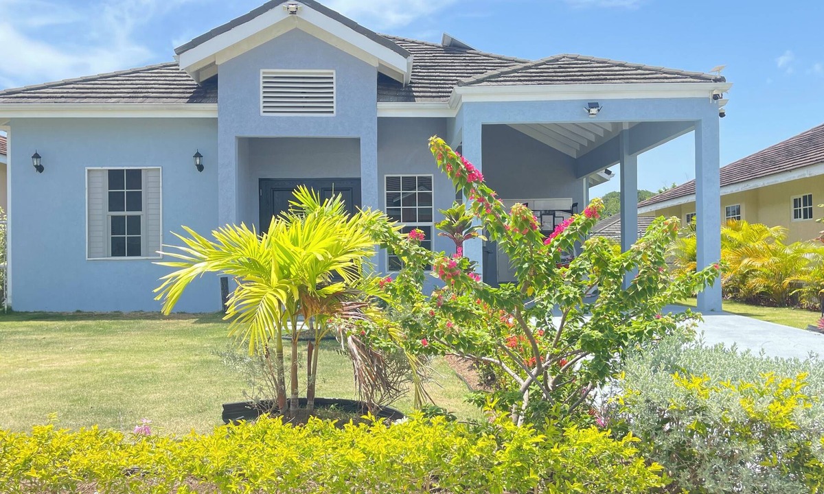 Epworth Villa | 3BR SOLAR, Ocho Rios 15 min, Beach 10 min, 24HR Gated, Serene, ECO SMART Villa