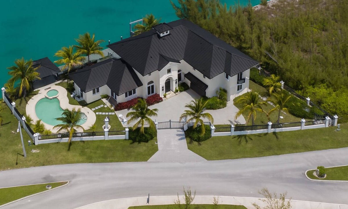 Bahamia West House | 4-bedroom estate in fantastic Freeport with cool AC
