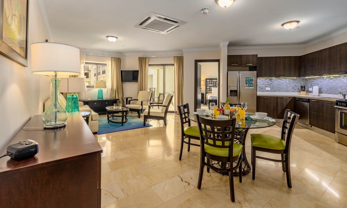 Washington Apartment | 411 - 1 bed | 4th Floor w/elevator | Balcony Pool view