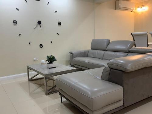 Kingston Apartment | 4BR Villa in New Kingston - Near Bob Marley Museum