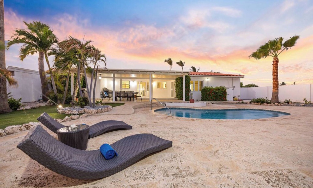 Opal Villa | 4BR4BA w/Private Pool ~ Walking distance to Ritz