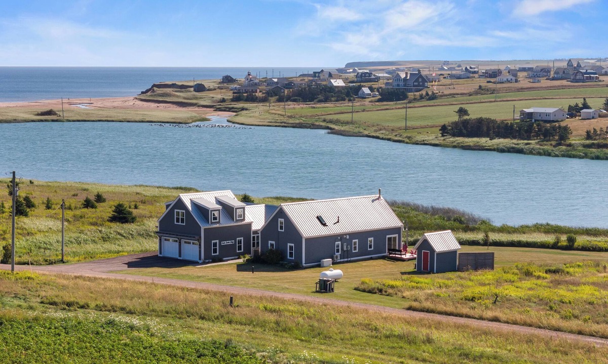 Sea View House | 5 Bedroom Luxury Beach House at Cousins Seaside Cottage in Sea View PEI