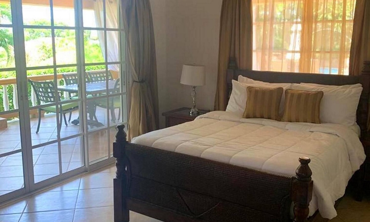 Urbanizacion Tavarez Villa | 6BD family-friendly complex near everything, private garden&pool, sports courts
