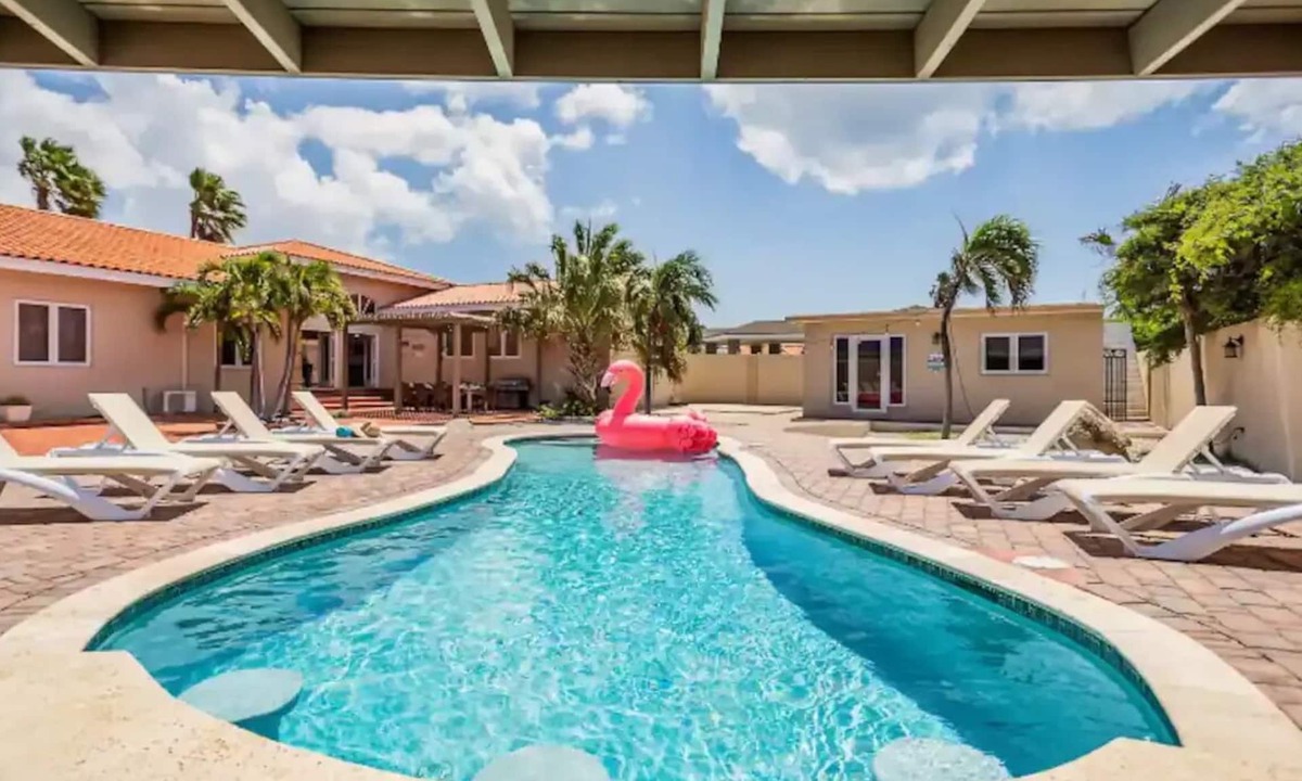 Bubali Villa | 6BR Villa Sleeps 16+ Close 2 Beach w/Amazing Pool