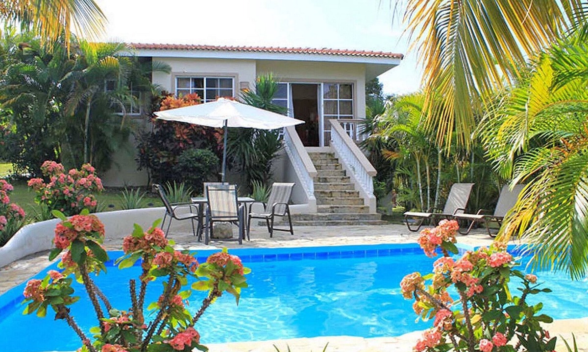 Urbanizacion Tavarez Villa | 7BD Visitor-friendly complex, 3 pools, sport courts, steps from beach/shops!