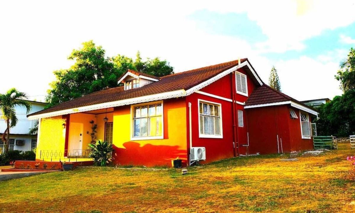 Saint Andrew House | ⭐️Affordable + Patio + Flat Screen🌟