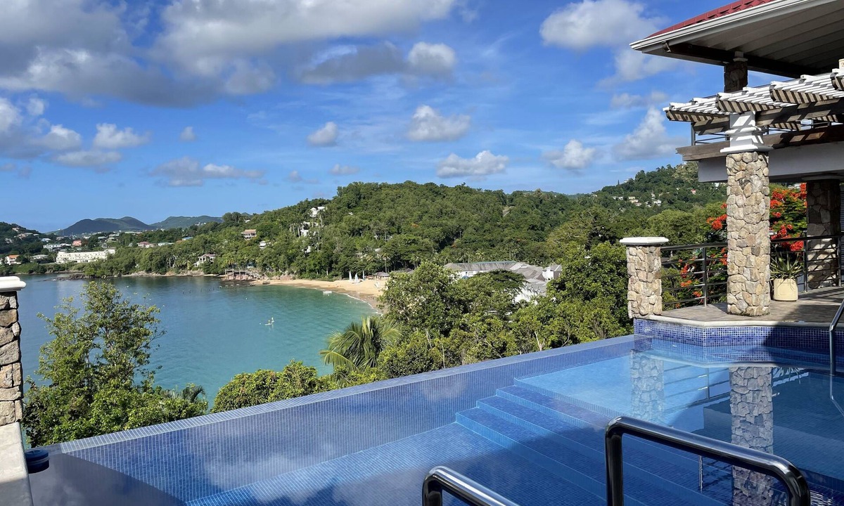 Castries Apartment | Apartment with a million dollar view and a wrap-around balcony with beach access
