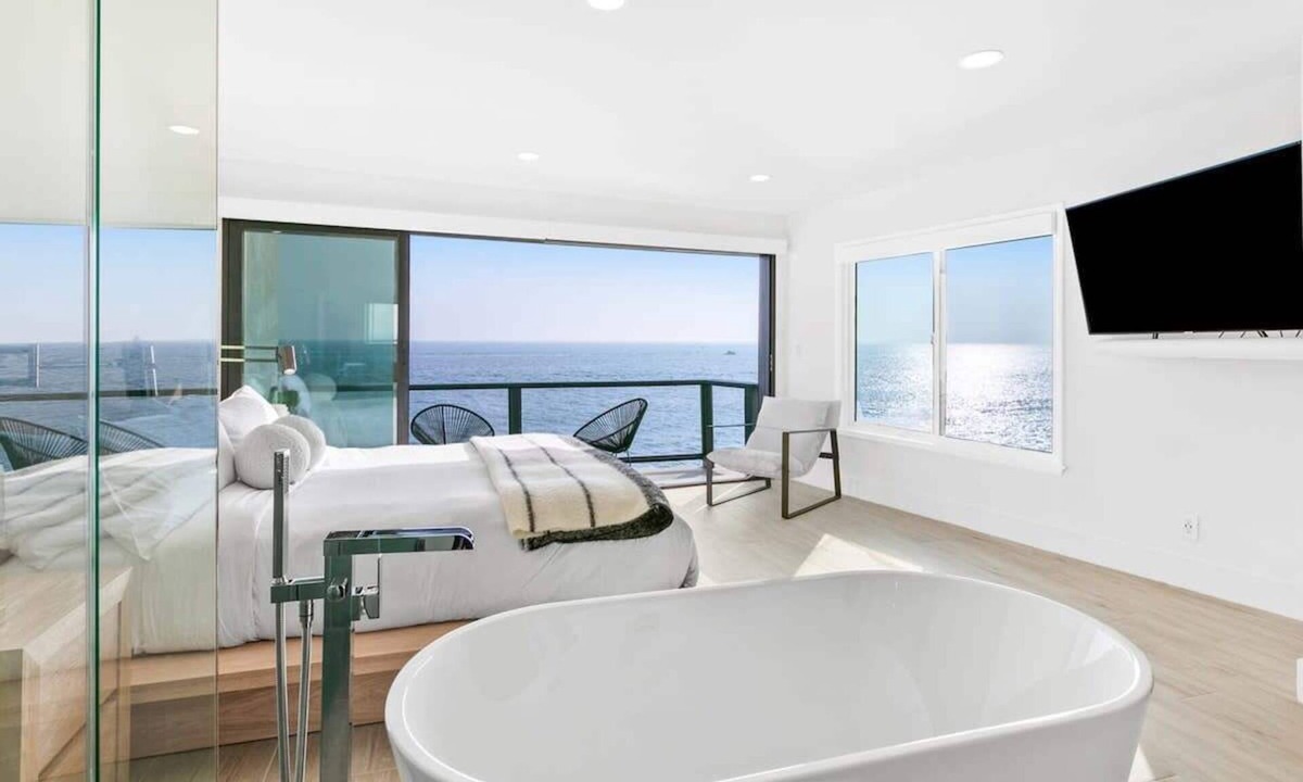 Eastern Malibu House | Aquazzura by Stay Awhile Villas