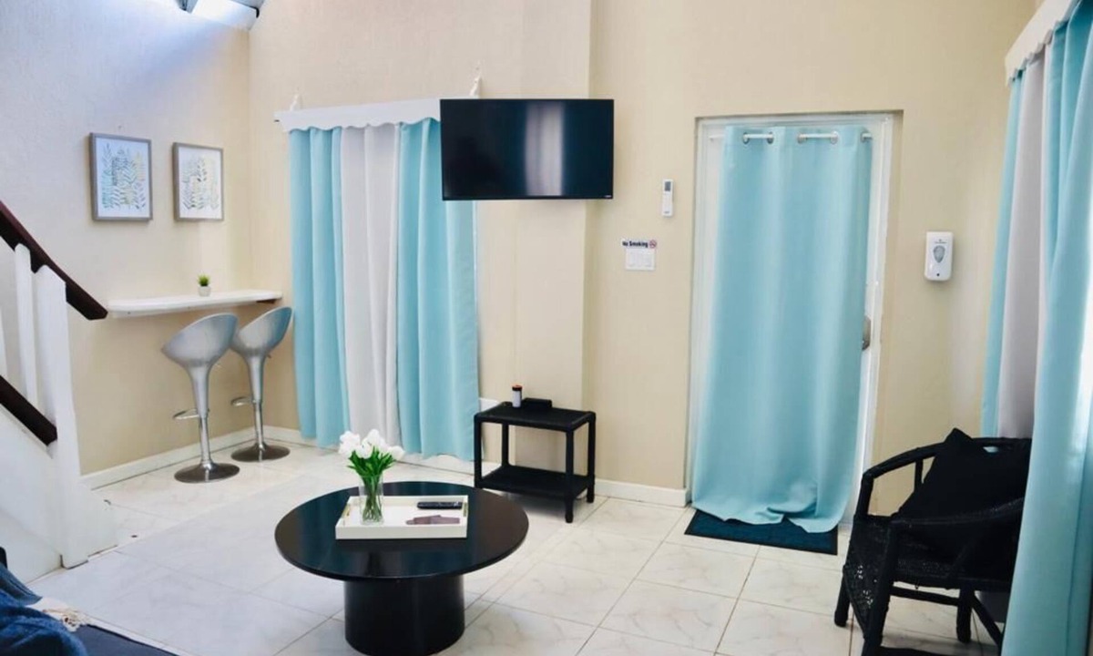 West End Condo | ARA OASIS - loft condo, 5 mins walk to beach