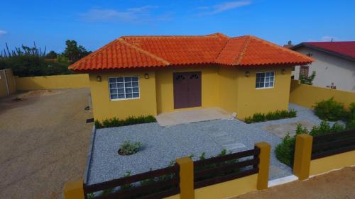 Paradera House | Aruba Roncado Cheerful 3 bedroom home in Paradera