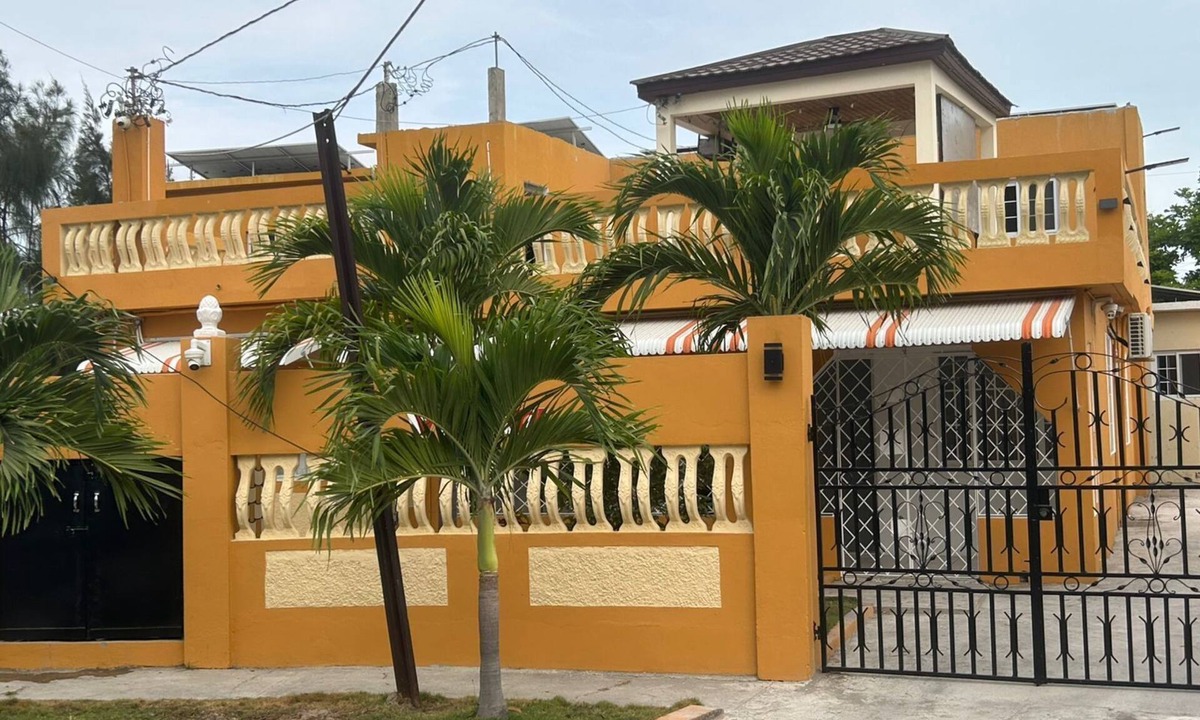 Harbour View House | Awesome 2-bedroom house with AC in Harbour View