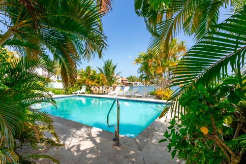 Bois d'Orange Apartment | Bayview Villa 10- Central Stay with Ocean Views