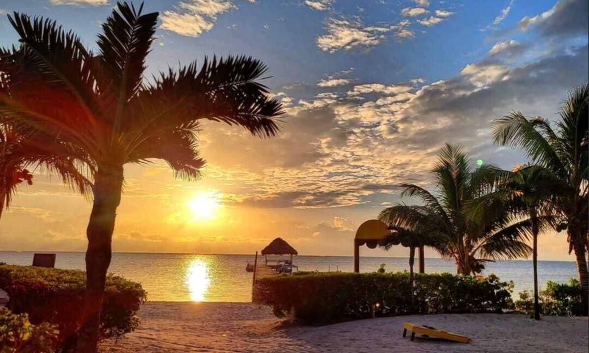 San Pedro Condo | Beach front, reef view, sleeps 6