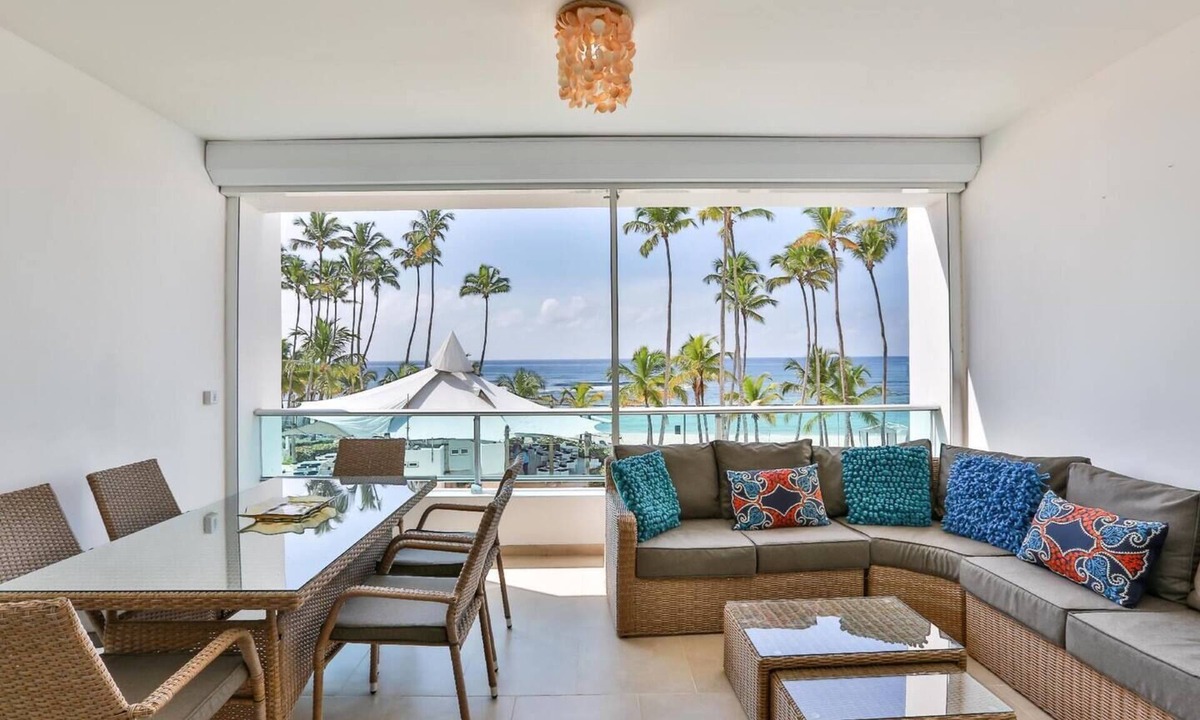 Villas Del Mar Apartment | Beachfront| 60" TV| Gym| FastWifi| Amazing View!