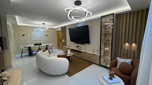 Punal Apartment | Beautiful Suite with BBQ Grill, Pool & Gym