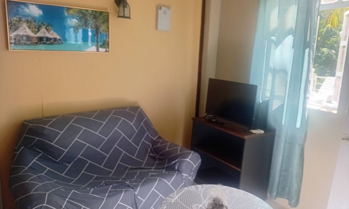 Marigot Bay Apartment | Beautiful 1-bedroom apartment with AC. Beach five minute walk. Pool access.