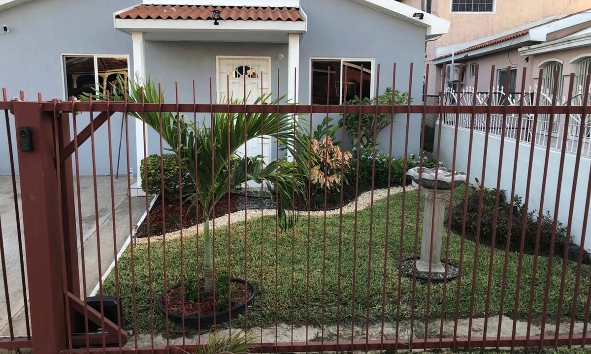 Portmore House | Beautiful cottage. The perfect balance of cozy, modern, urban and country.