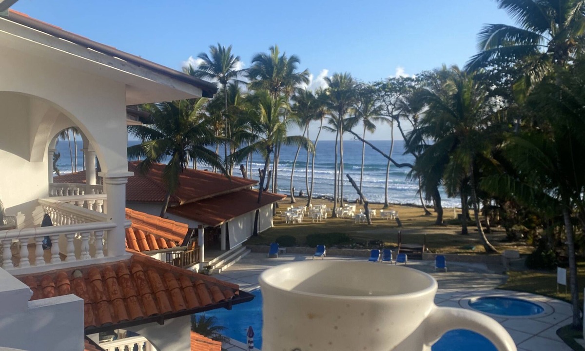 Cabarete Condo | Beautiful oceanfront condo in famous Encuentro beach surf area
