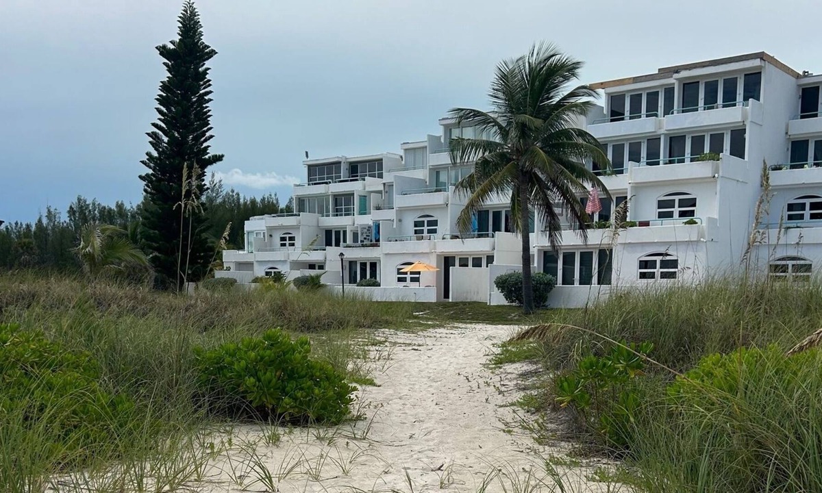 Bahamas Terrace House | Beautiful oceanfront townhome just steps from the beach