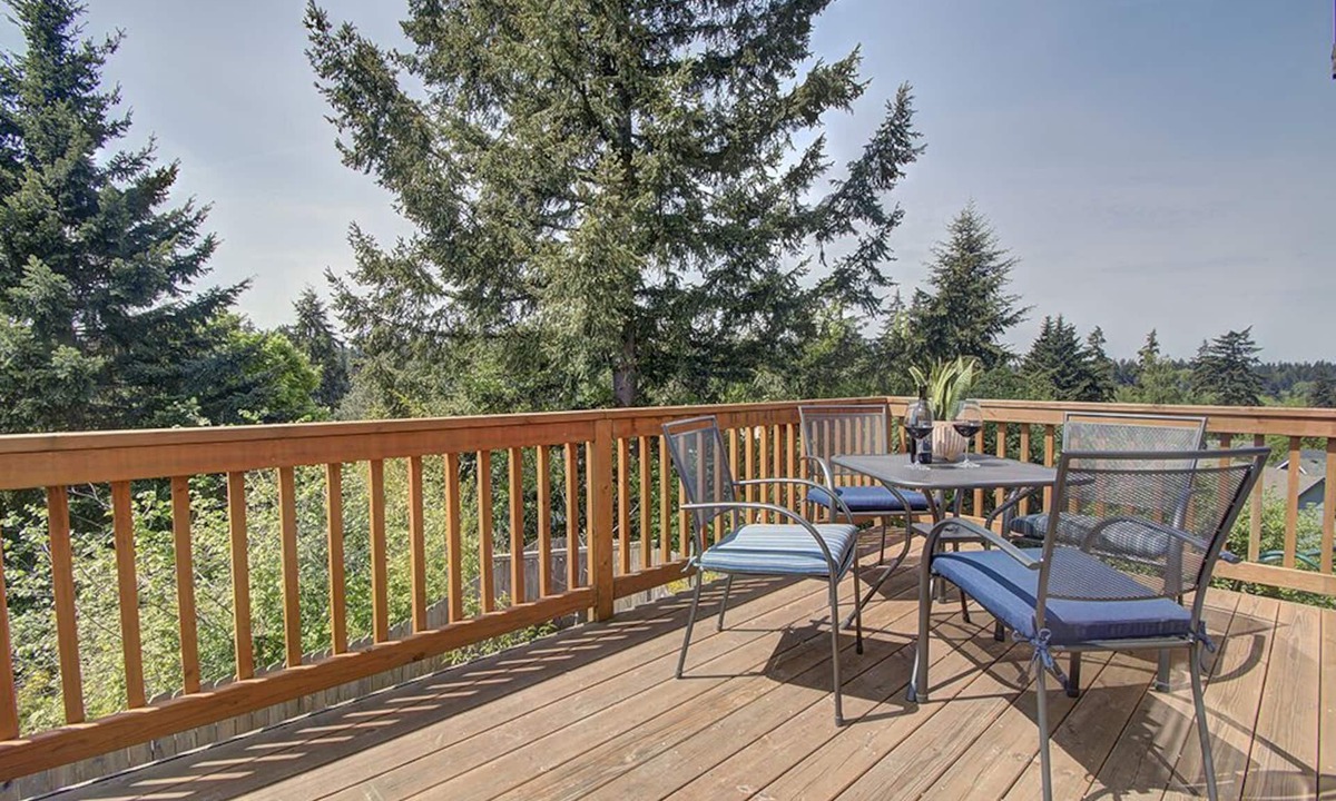 Vancouver House | Beautiful & pet friendly! Close to Downtown and Hwy