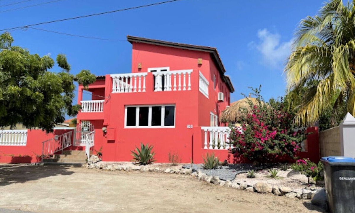 Kamay House | Beautiful Spacious Home minutes from the BEACH