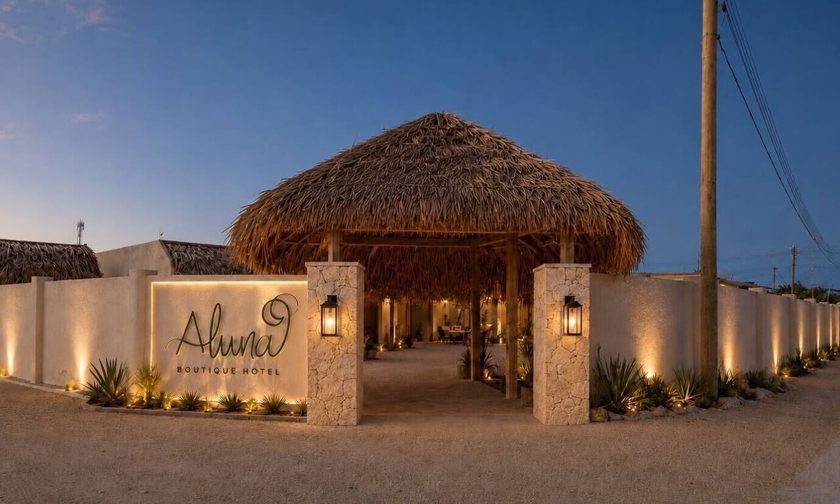 Pos Chiquito Hotel | Boutique Studio | King Bed & Pool | Unit 3 | Aluna