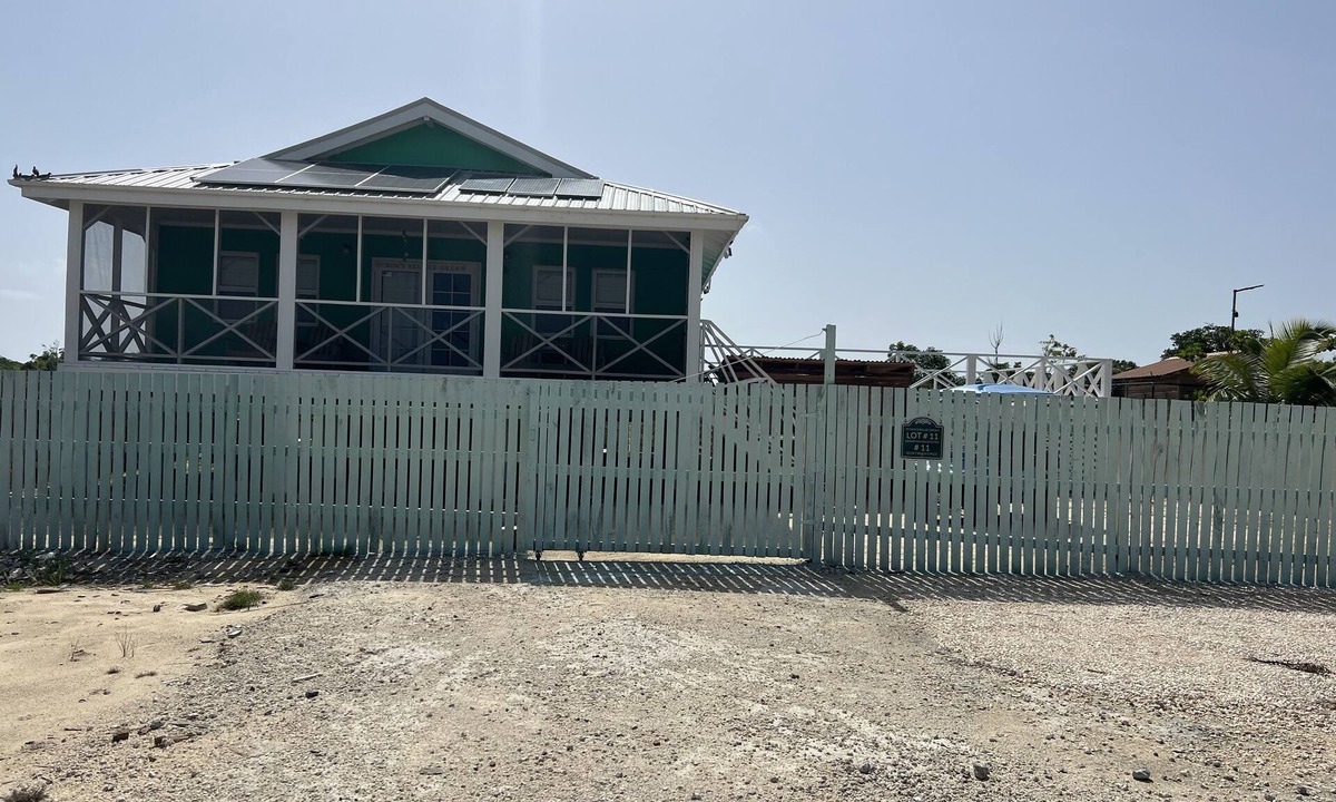 San Pedro House | Byron's Belize Dream is a great, cozy house in Belize! A must see! Great pool!