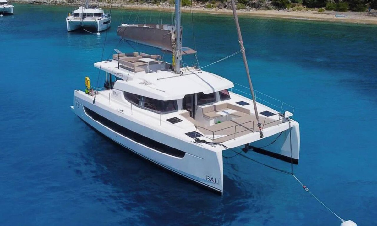 Palm Cay Boat Rental | Caribbean Bliss: Sun-soaked Sailing Adventure from Nassau, Bahamas