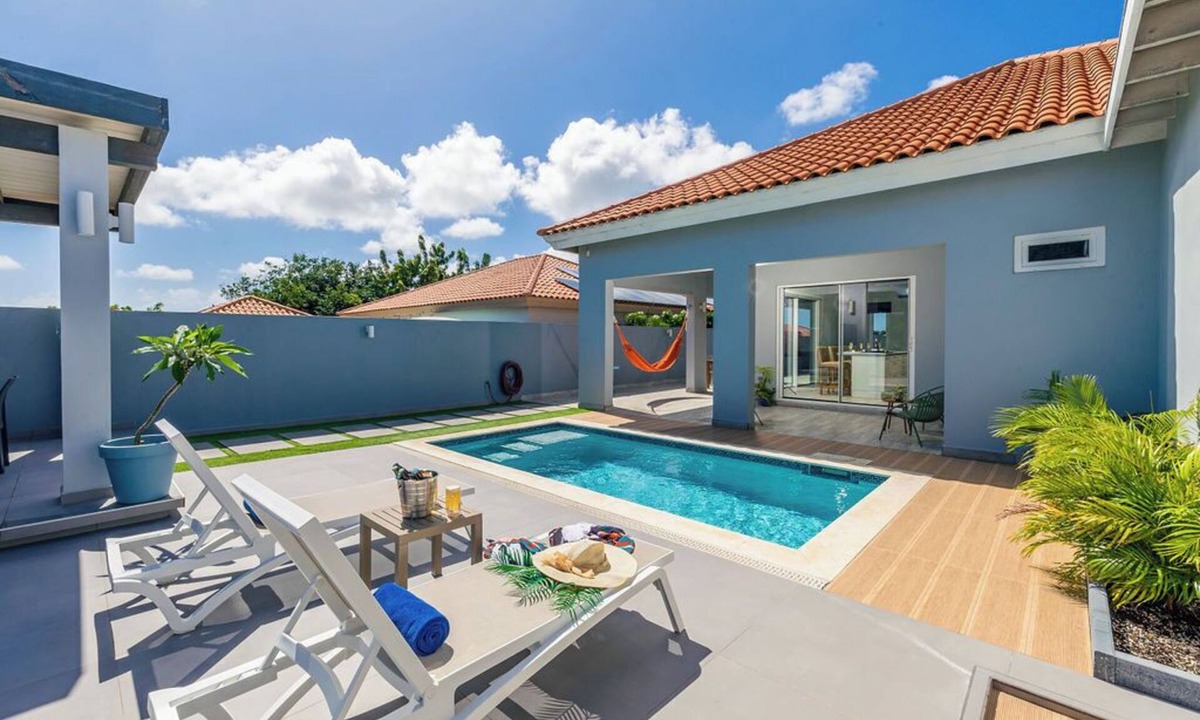 Oranjestad Villa | Casa Hooiberg Private Pool,Gazebo & Near Beaches