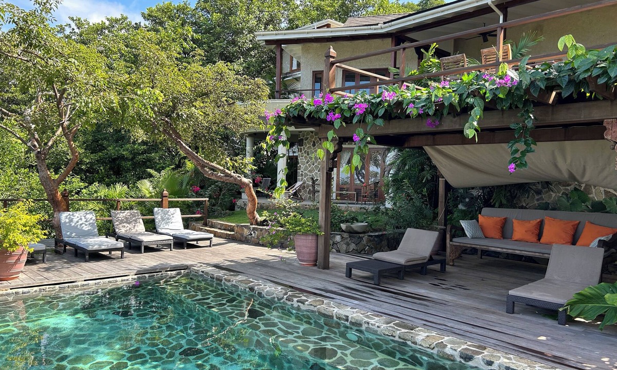 Lower Bay House | CASSAVA on Bequia. Stunning sea views in relaxed luxury with steps to sand beach
