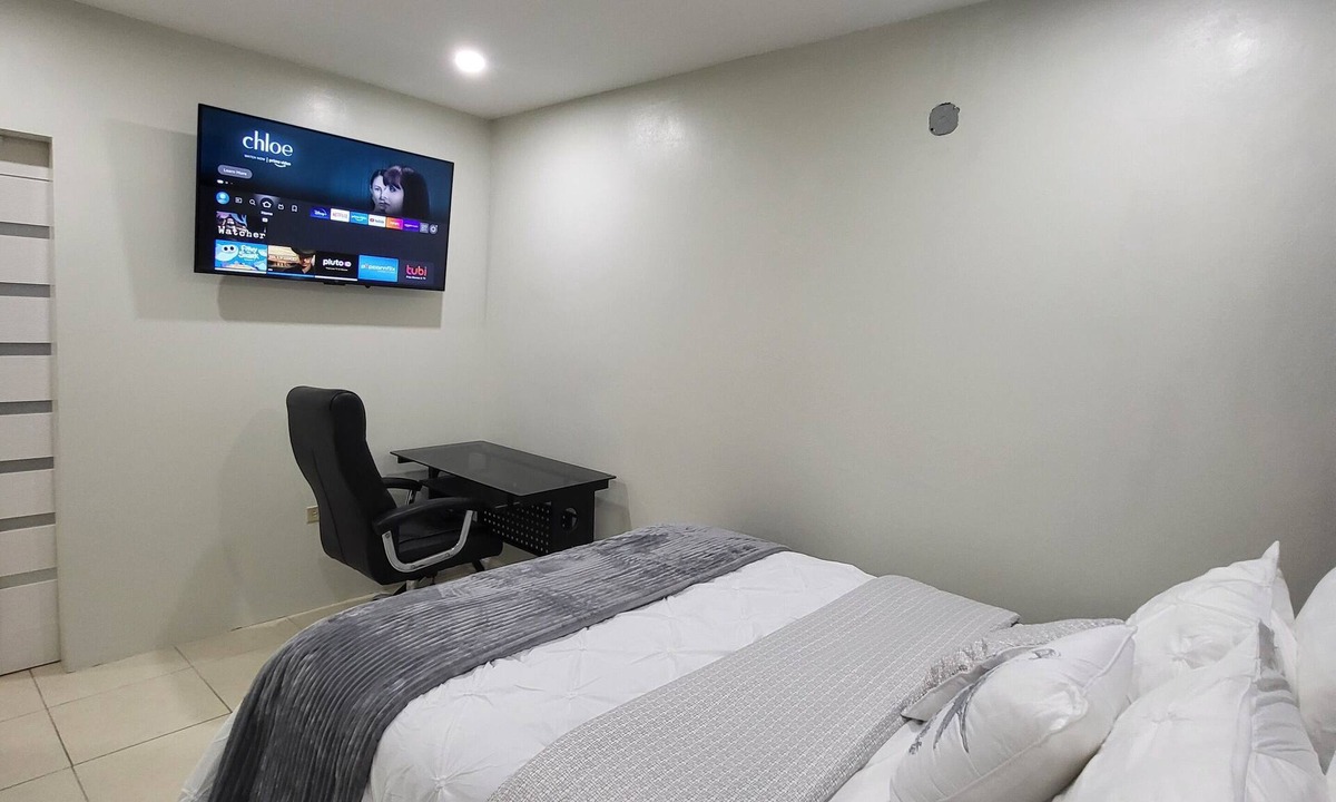Eastwood Park Apartment | Central Modern 1Bedroom Apartment for 4 with secure parking