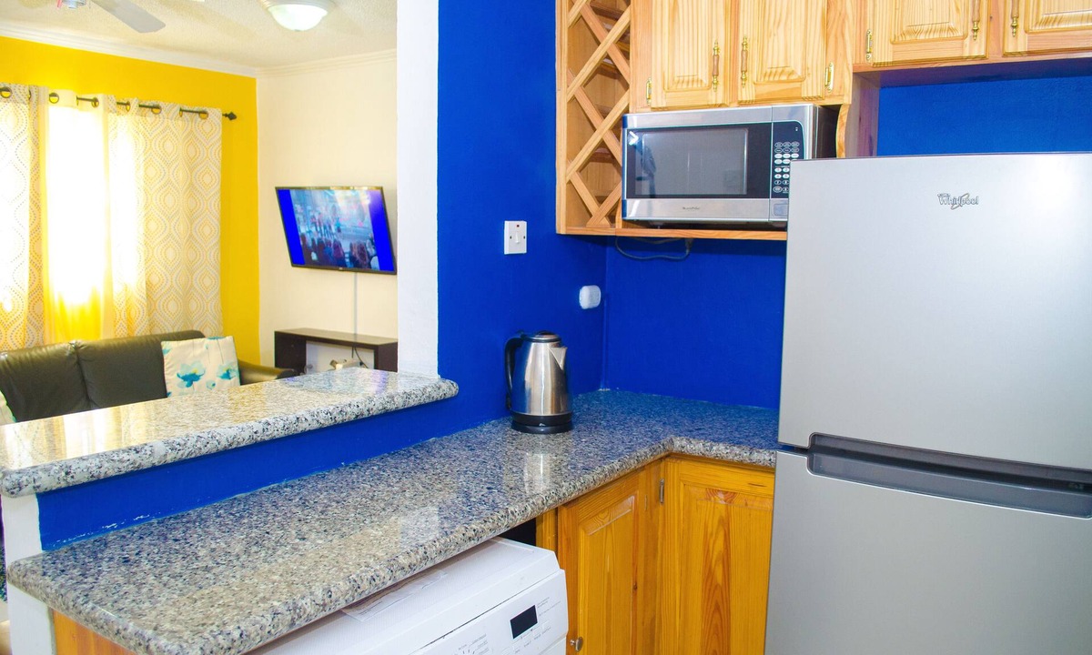 Constant Spring Apartment | Centrally located Oakland Guest Apartment II