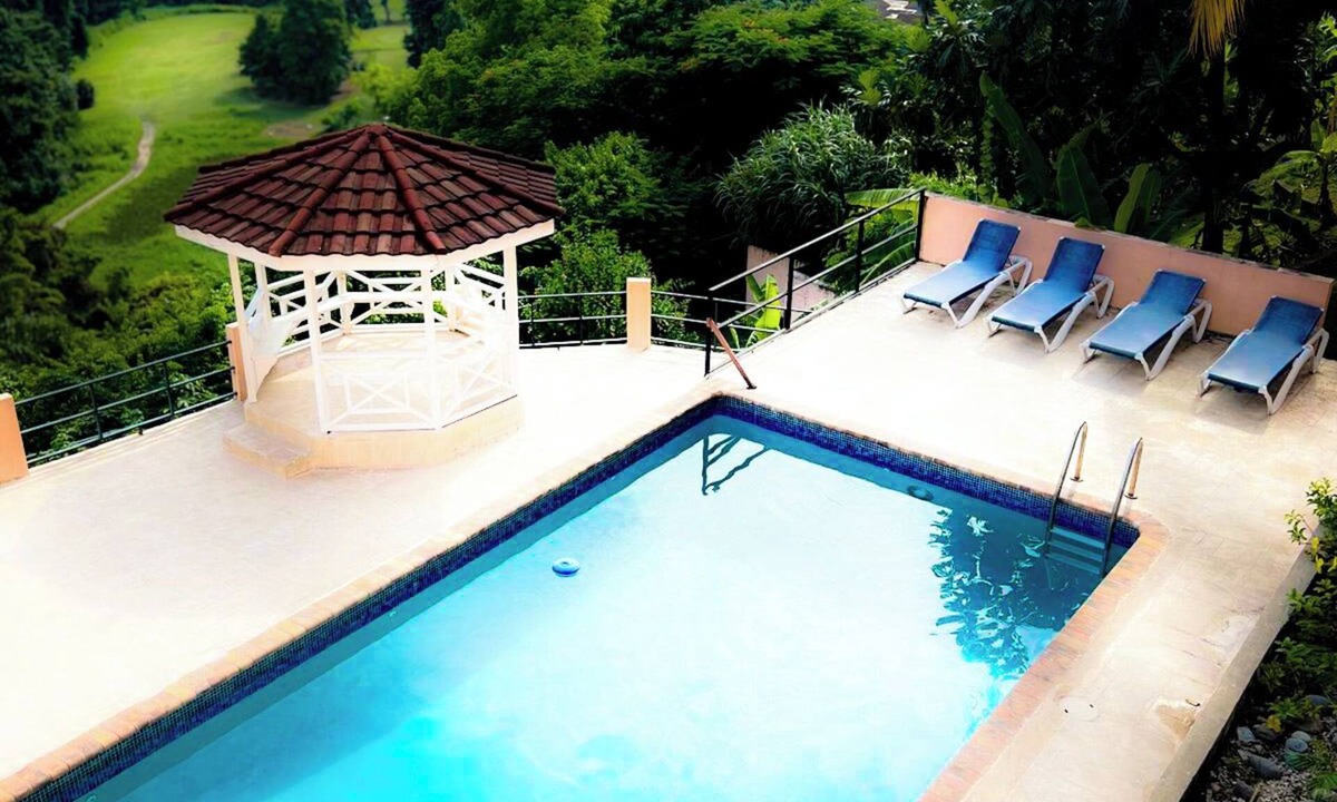 Norbrook Apartment | Charming 2-bedroom apartment on the hills in Kingston with AC, WiFi,scenic views